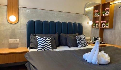 Deluxe double room with Heater & outdoor sitting ( ground floor)
