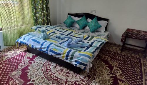 Deluxe Double Room (2 Adults + 1 Child)