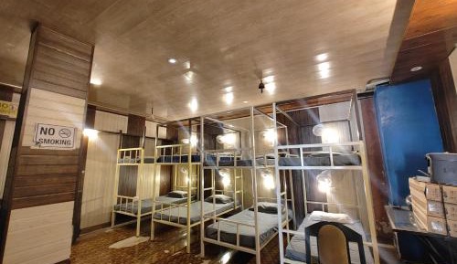 10-Bed Mixed Dormitory Room