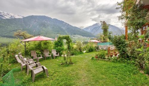 Deluxe Double Room (2 Adults + 1 Child)