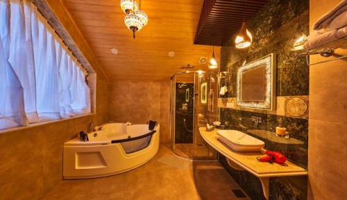 Suite with Hot Tub