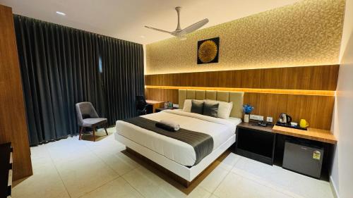 Deluxe King Suite