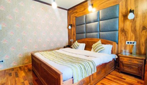 Deluxe Queen Room