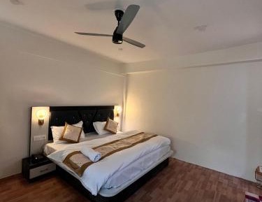 Deluxe Double Room (2 Adults + 1 Child)