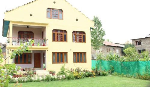 Four-Bedroom Deluxe Apartment