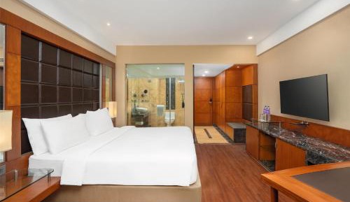 Suite 1 Bed with Happy Hours 01:00 PM to 06:00 PM 1+1 , Airport Transfers,Free Pick up and drop to Worldmark Aerocity (subject to car availability)
