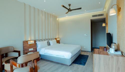 Suite with Mountain View