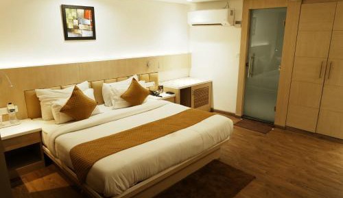 Deluxe Queen Room