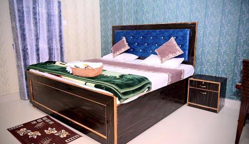 Deluxe Room (2 Adults + 1 Child)