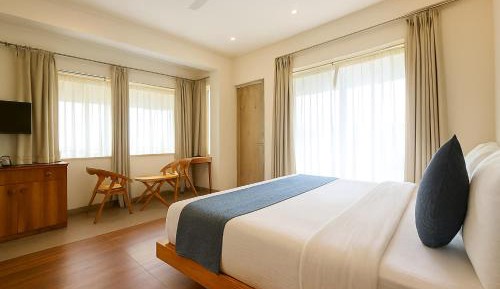 Suite with Mountain View