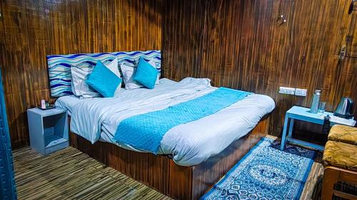 Deluxe Double Room (2 Adults + 1 Child)