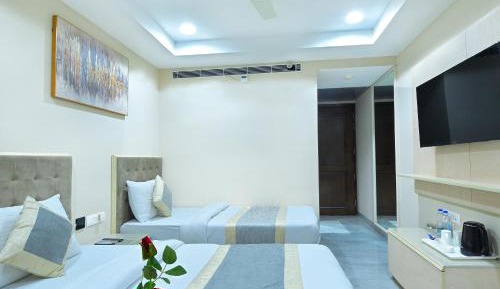Luxury Twin Bed Room
