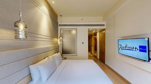 Superior Room - INR 500 Hotel Credit redeemable on Food & Soft Bev (min spend of Inr 1000 - Applicable one during stay), Enjoy Happy Hours with 1+1 offer, 20% off on One-way Airport/Railway/Bus Transfer