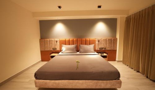 Suite with Mountain View