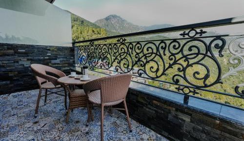 Deluxe Mountain View Room With Balcony
