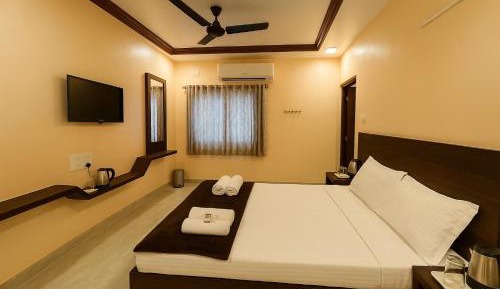 Deluxe Double Room (2 Adults + 1 Child)