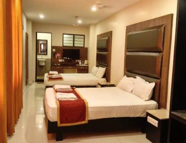FAMILY AC ( BASEMENT ROOM )