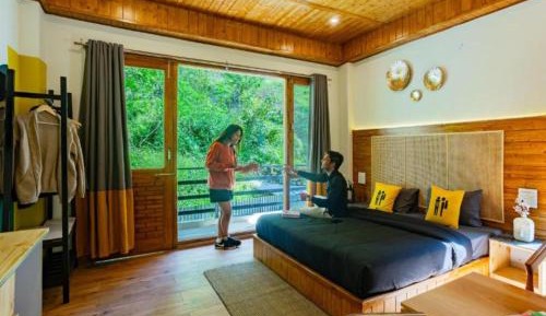 Deluxe Double Room with Balcony x B Block