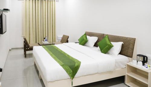 Deluxe Double Room (2 Adults + 1 Child)