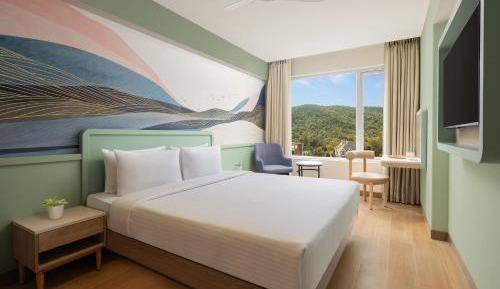 Luxe Queen Room