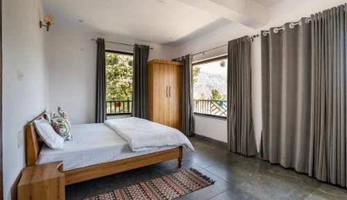 King Room with Mountain View