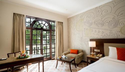 Superior Room King Bed Pool View