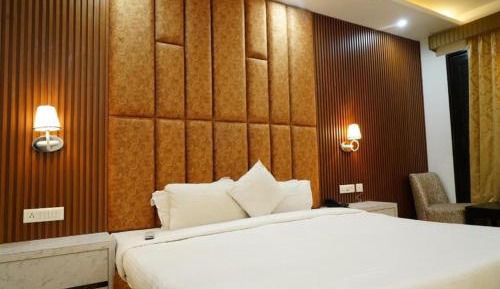 Deluxe King Suite