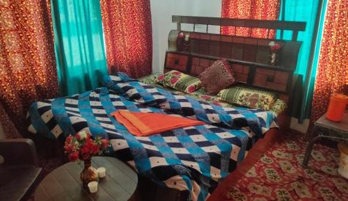 Double or Twin Room with Mountain View