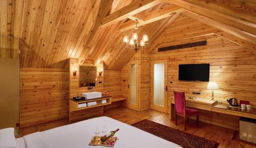 Deluxe Family Suite