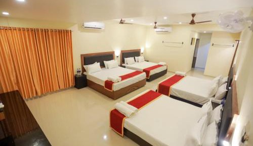 Deluxe Family- AC: 04 King Beds