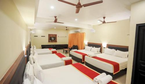 Deluxe Family- AC: 05 King Beds