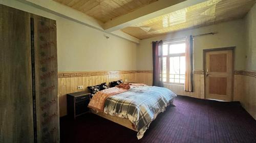 Deluxe Double Room (2 Adults + 1 Child)