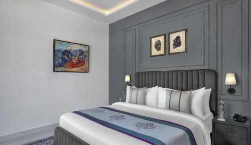 Executive suite with jacuzzi