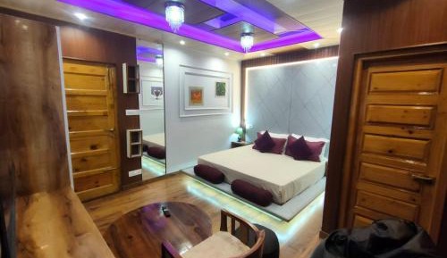 King Room with Balcony