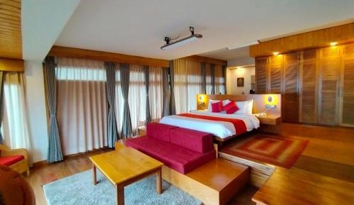 Luxury Garden Suite 02 bedroom