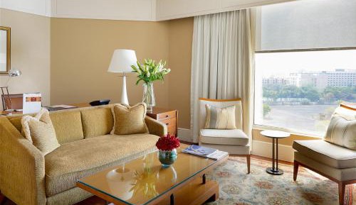 Executive Suite with Bathtub with Complimentary Airport transfer, Lounge Access,complimentary usage of meeting room for two hours per stay