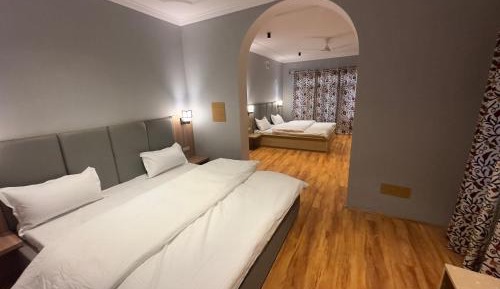 Deluxe Family Room