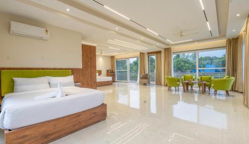 Suite with Pool View
