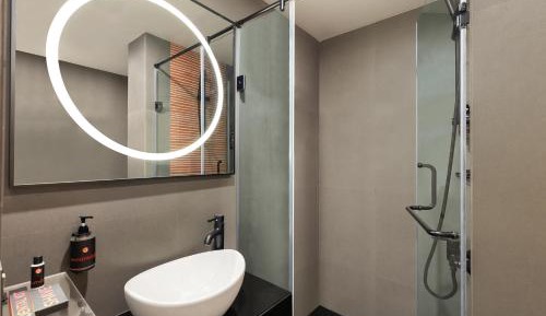 Luxe Queen Room
