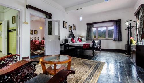 Suite with Sitting Room and Mountain View & Complimentary High Tea