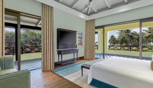 One-Bedroom King Suite with Sea View