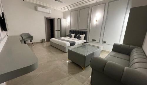 Superior King Suite