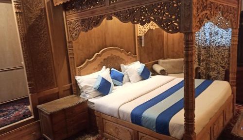Superior King Suite