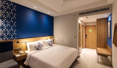 Premium King Room with complimentary 40% discount on room service, 2 pints of beer, minibar and 2pcs of laundry per day | 2hr early check-in and late check-out