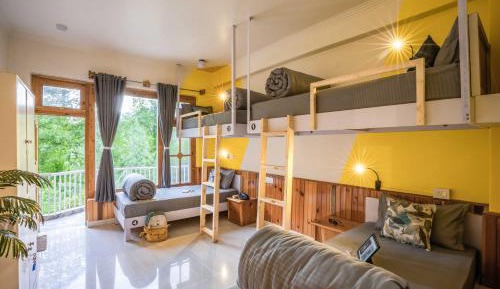 Deluxe 4 Bed Mixed Dorm (with Balcony)
