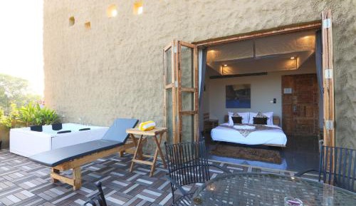 Family Suite with Jacuzzi and Deck - Happy Hours with 2+1 offer on Beverages ( 4 to 7pm only)