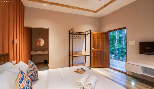 Deluxe Room (with Balcony)
