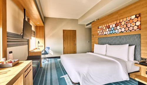 Aloft King Room, High Floor - 3rd and above:  20% discount on F&B and SPA