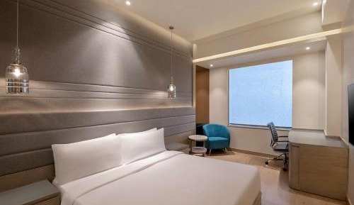 Business Class Room - INR 500 Hotel Credit redeemable on Food & Soft Bev (min spend of Inr 1000 - Applicable one during stay), Enjoy Happy Hours with 1+1 offer, 20% off on One-way Airport/Railway/Bus Transfer