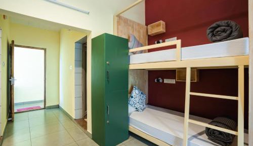 Bed in Deluxe 8-Bed Mixed Dormitory Room